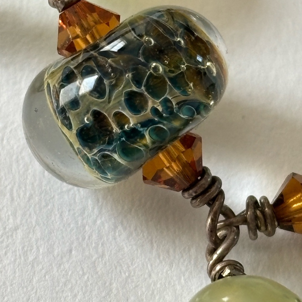 Green Glass Bead Heart Toggle Bracelet - Picture 3 of 4